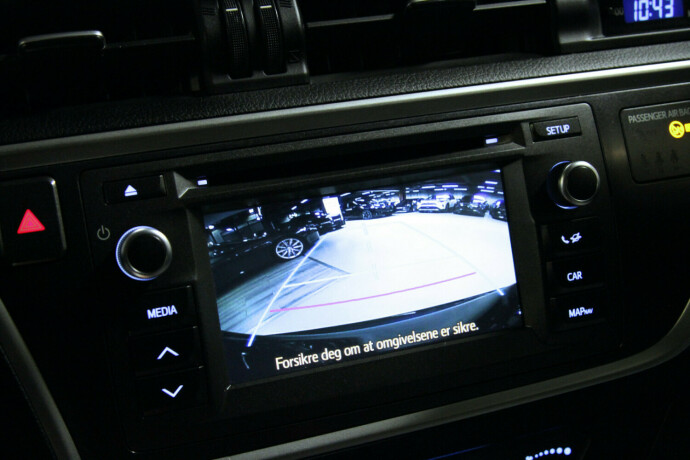 toyota-auris-elektrisitetbensin-2014-big-10