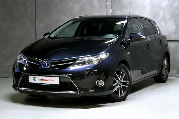 toyota-auris-elektrisitetbensin-2014-big-0