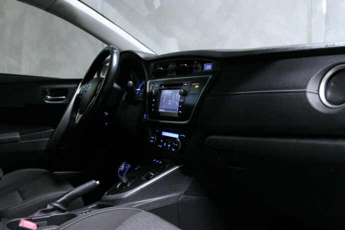 toyota-auris-elektrisitetbensin-2014-big-8