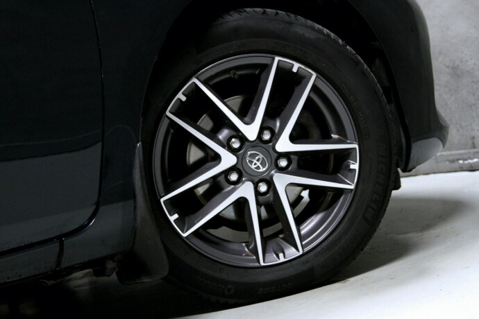 toyota-auris-elektrisitetbensin-2014-big-20