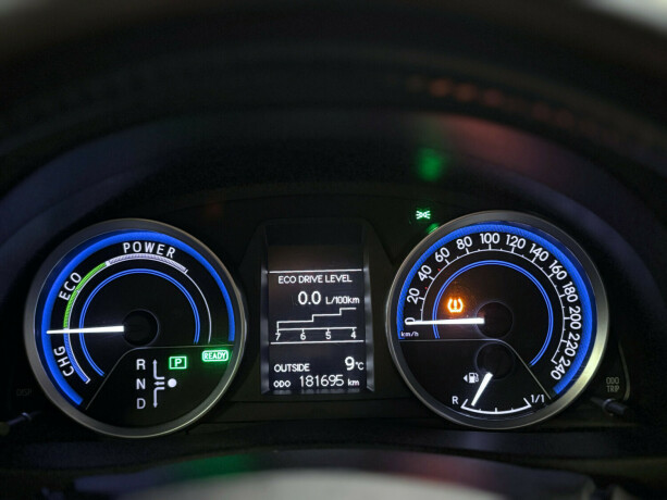 toyota-auris-elektrisitetbensin-2014-big-15