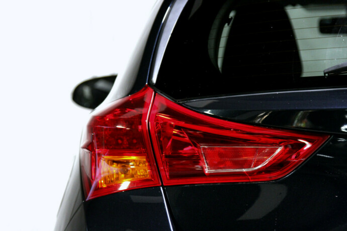 toyota-auris-elektrisitetbensin-2014-big-5