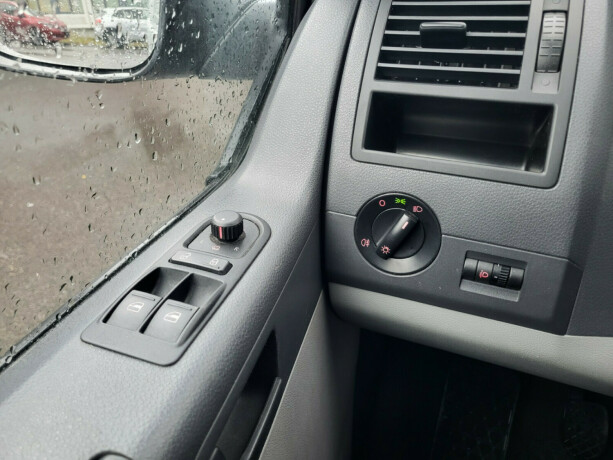 volkswagen-transporter-diesel-2012-big-17