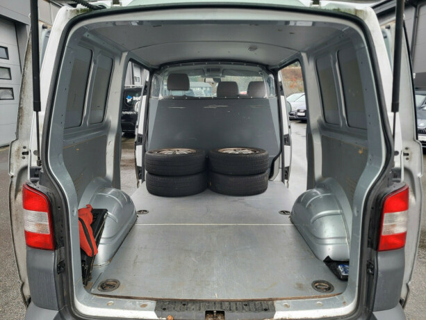 volkswagen-transporter-diesel-2012-big-9