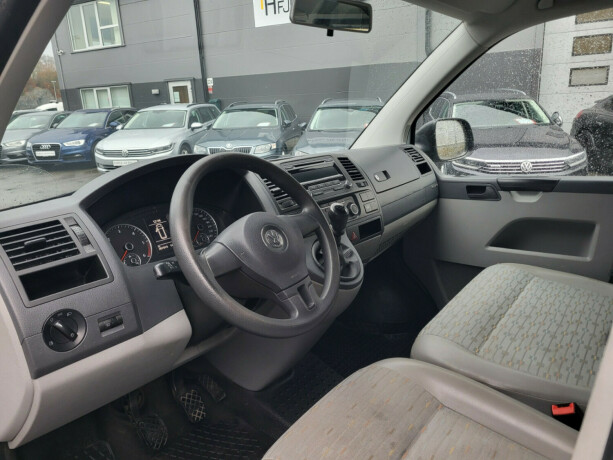 volkswagen-transporter-diesel-2012-big-13