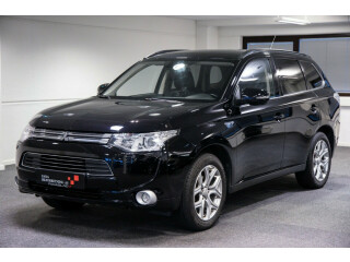 Mitsubishi | Outlander | Elektrisitet+bensin | 2015