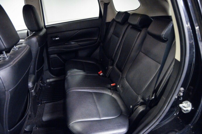 mitsubishi-outlander-elektrisitetbensin-2015-big-6