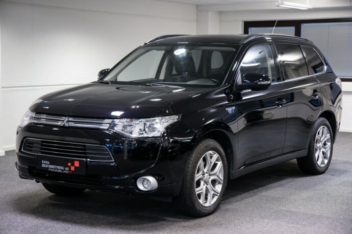 mitsubishi-outlander-elektrisitetbensin-2015-big-0