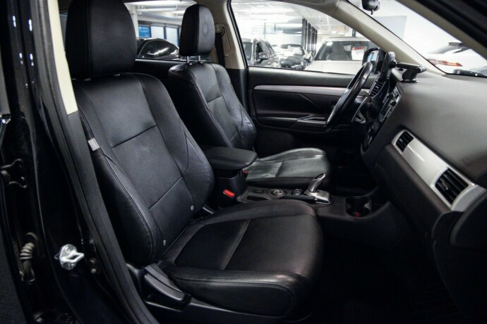 mitsubishi-outlander-elektrisitetbensin-2015-big-9