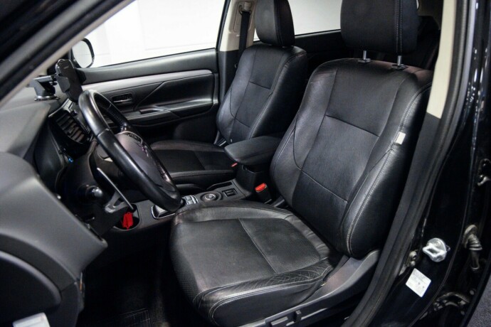 mitsubishi-outlander-elektrisitetbensin-2015-big-4