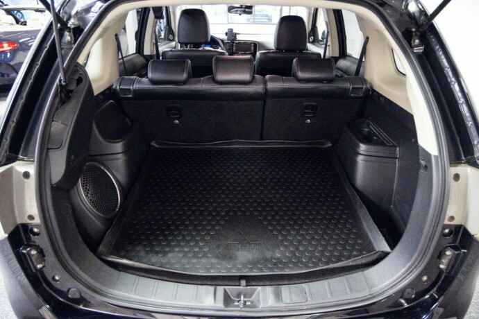 mitsubishi-outlander-elektrisitetbensin-2015-big-7