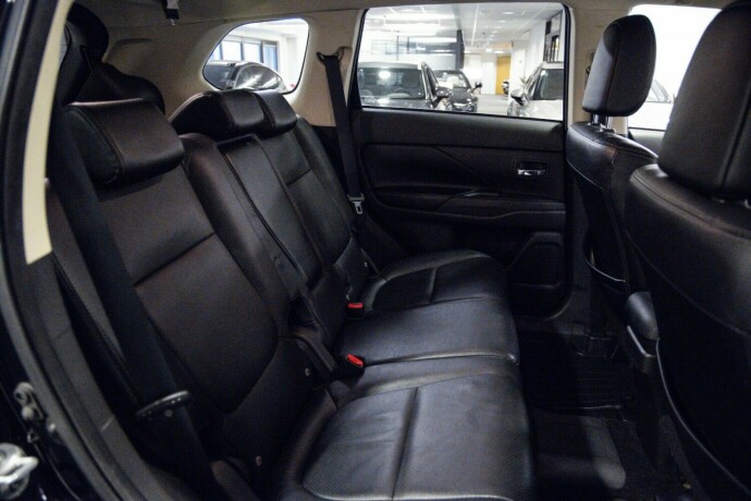 mitsubishi-outlander-elektrisitetbensin-2015-big-8