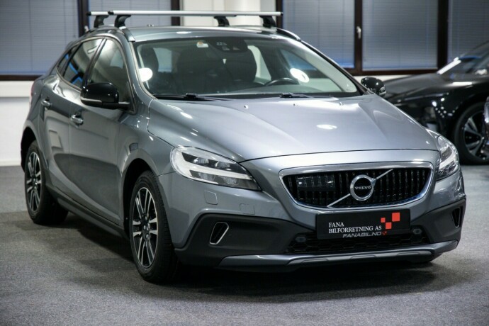 volvo-v40-cross-country-bensin-2019-big-3