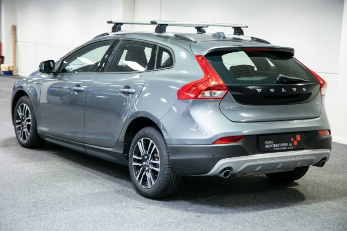 volvo-v40-cross-country-bensin-2019-big-1
