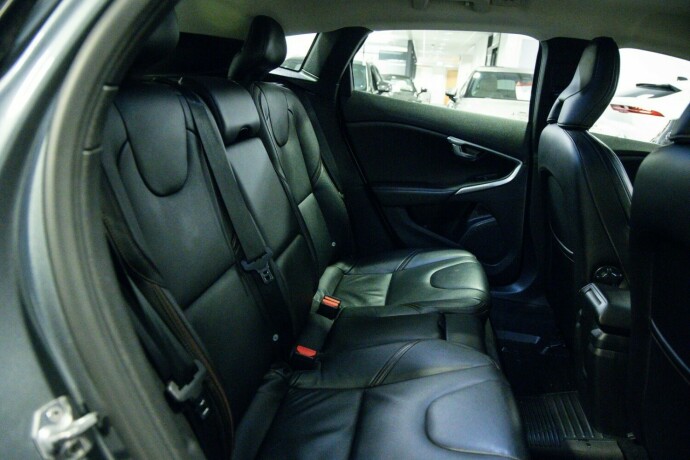 volvo-v40-cross-country-bensin-2019-big-8