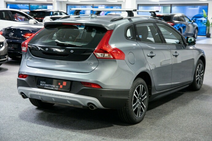 volvo-v40-cross-country-bensin-2019-big-2