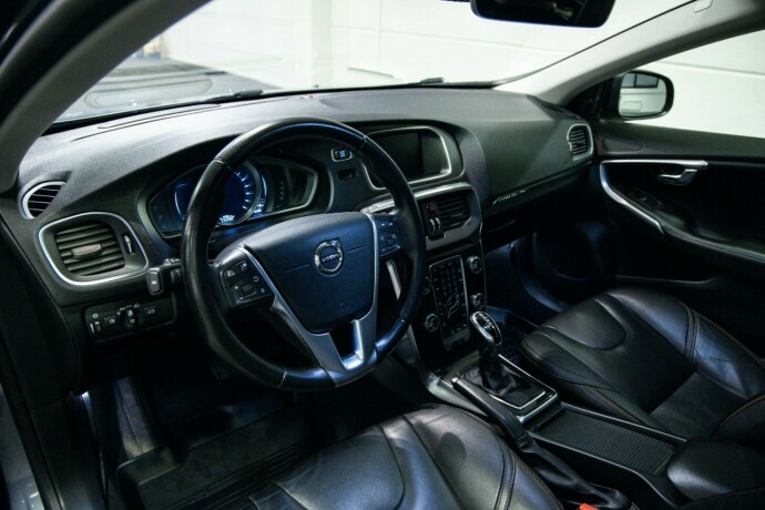 volvo-v40-cross-country-bensin-2019-big-5