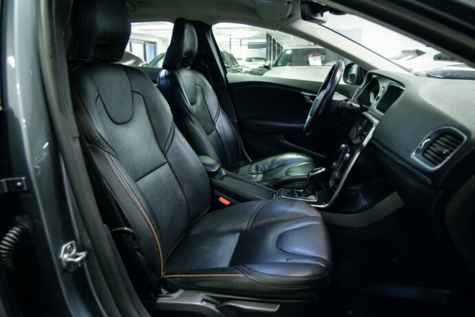 volvo-v40-cross-country-bensin-2019-big-9