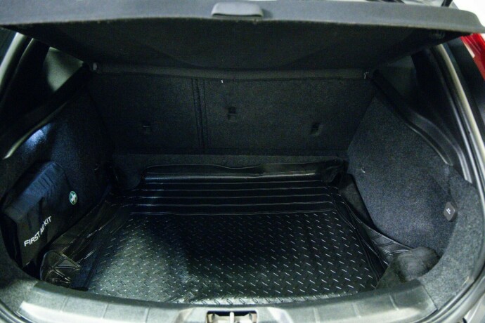 volvo-v40-cross-country-bensin-2019-big-7