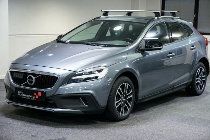 volvo-v40-cross-country-bensin-2019-big-0