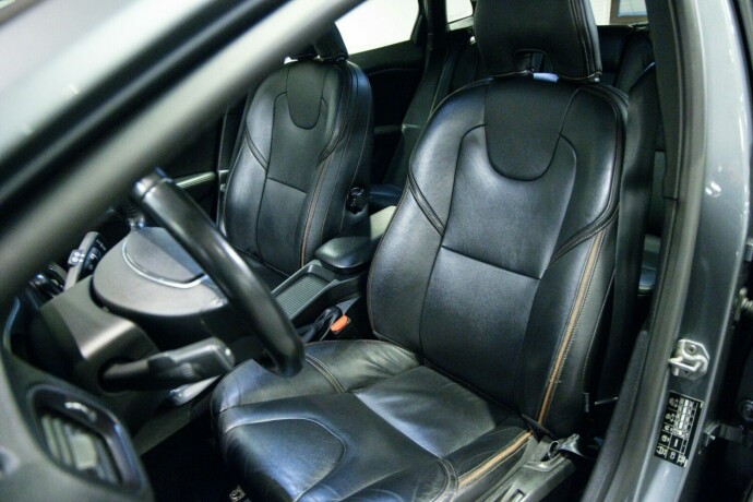 volvo-v40-cross-country-bensin-2019-big-4