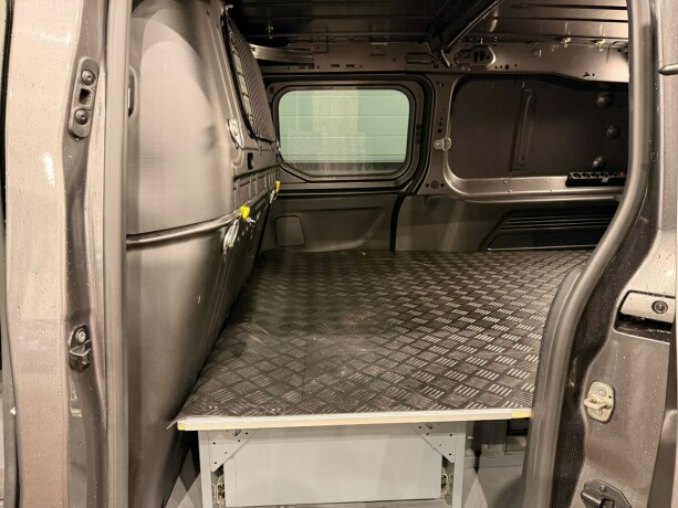 peugeot-partner-diesel-2019-big-14