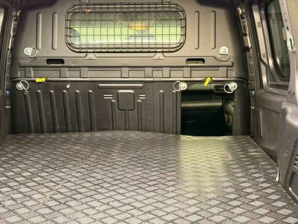 peugeot-partner-diesel-2019-big-12