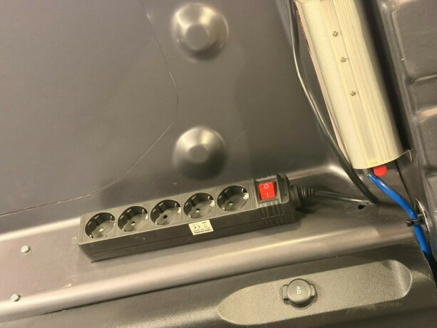 peugeot-partner-diesel-2019-big-13