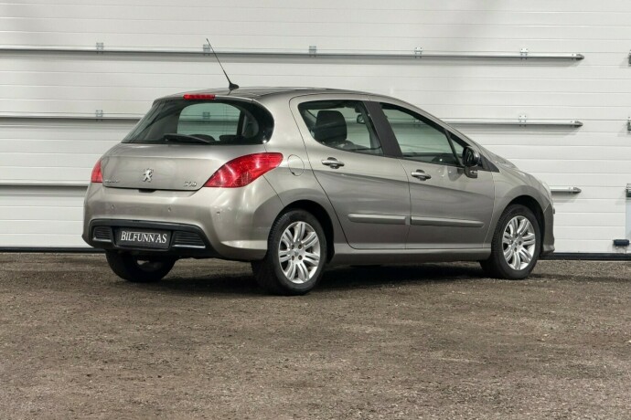 peugeot-308-bensin-2011-big-2