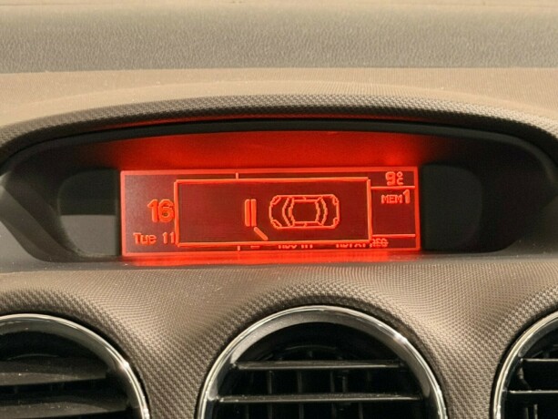 peugeot-308-bensin-2011-big-17