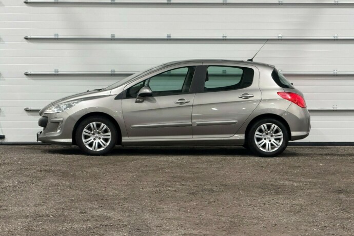 peugeot-308-bensin-2011-big-4