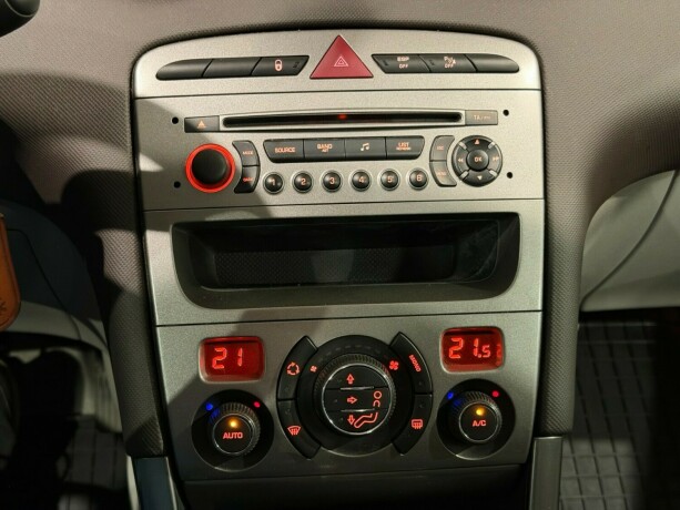 peugeot-308-bensin-2011-big-18