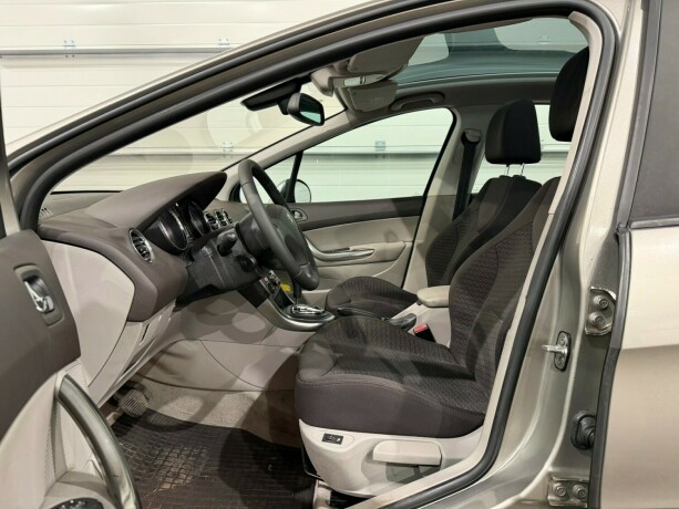 peugeot-308-bensin-2011-big-7