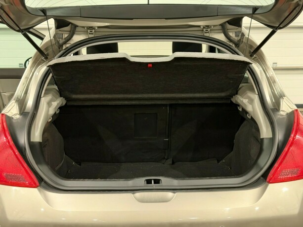 peugeot-308-bensin-2011-big-11