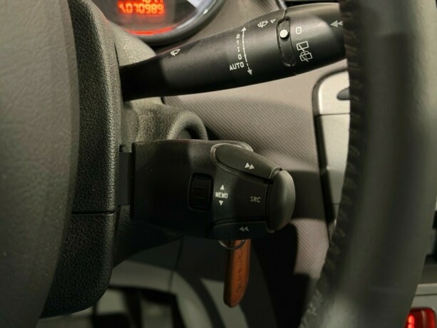 peugeot-308-bensin-2011-big-15