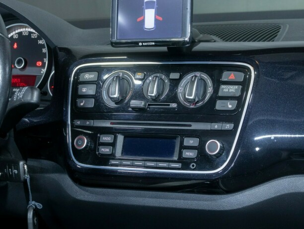 volkswagen-up-bensin-2013-big-21