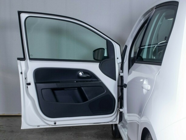 volkswagen-up-bensin-2013-big-25