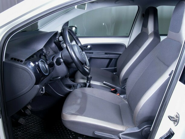 volkswagen-up-bensin-2013-big-42