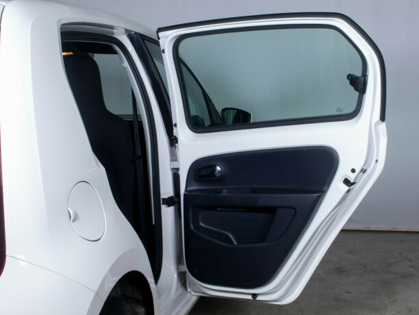 volkswagen-up-bensin-2013-big-18