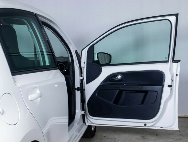 volkswagen-up-bensin-2013-big-17