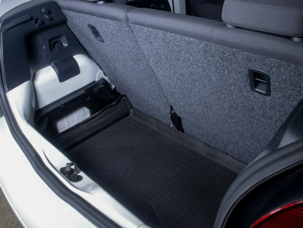 volkswagen-up-bensin-2013-big-16