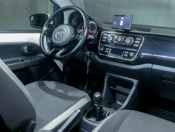 volkswagen-up-bensin-2013-big-23