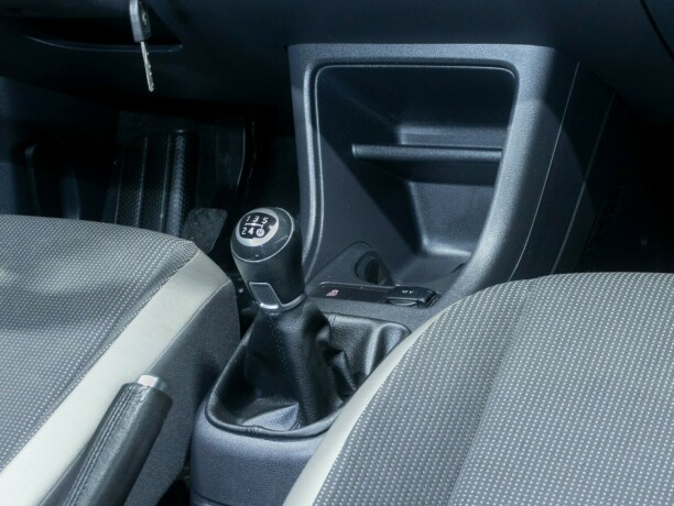 volkswagen-up-bensin-2013-big-22