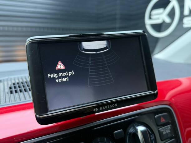 volkswagen-up-bensin-2013-big-16