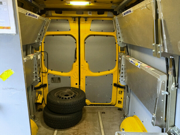 mercedes-benz-sprinter-diesel-2018-big-13