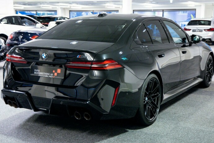 bmw-m5-elektrisitetbensin-2025-big-2