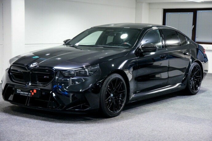 bmw-m5-elektrisitetbensin-2025-big-0