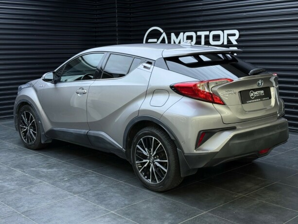 toyota-c-hr-elektrisitetbensin-2016-big-1