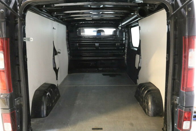 opel-vivaro-diesel-2017-big-10