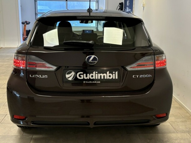 lexus-ct200h-bensin-2012-big-6
